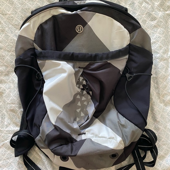Lululemon “Run All Day” BackPack - Picture 2 of 7